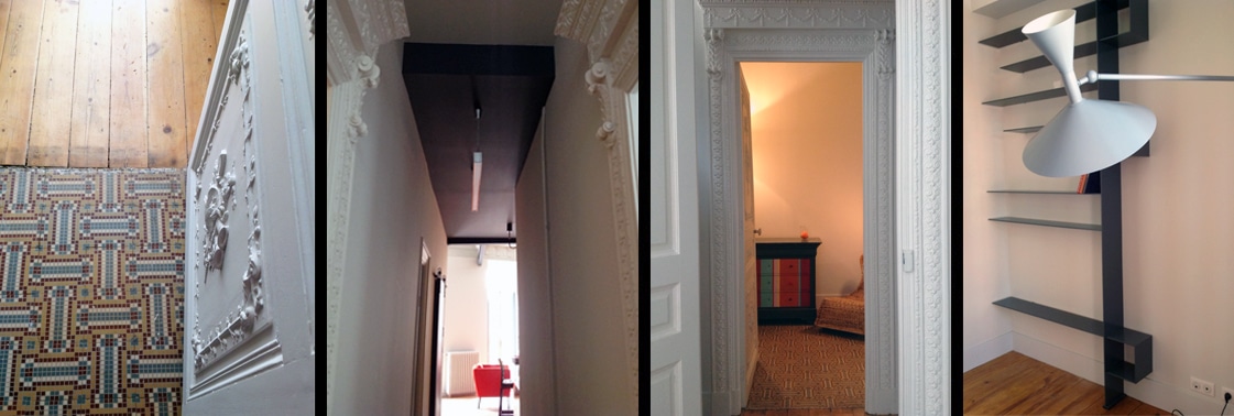 Incrustation de mosaïque dans le parquet le long d'une moulure, couloir au plafond noir, enfilade de portes moulurées vers une chambre, et étagères noires contemporaines à luminaire design